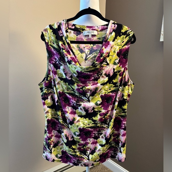 Jones Studio Floral Sleeveless top - Picture 1 of 3